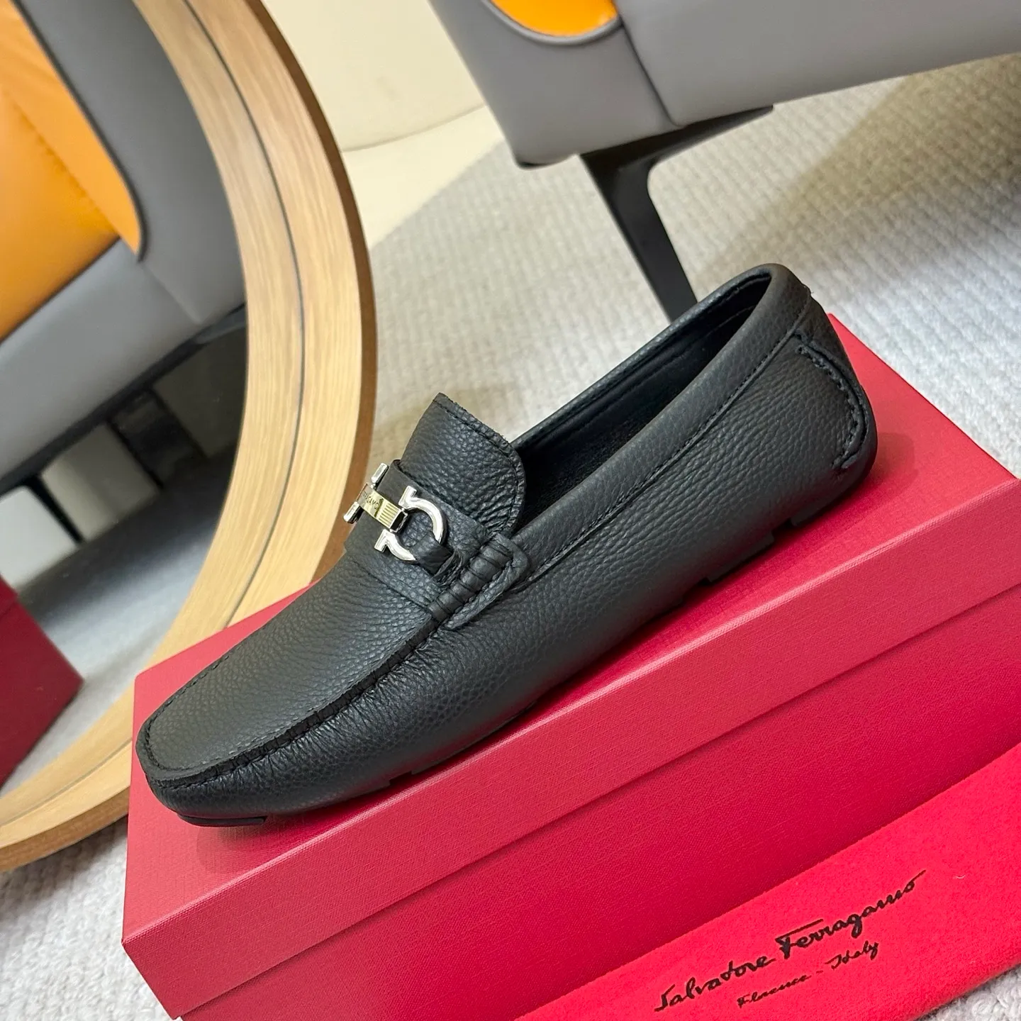 Men's men's shoes 💰420 (Yangli) Ferragamo 〰Ferragamo 2⃣️0⃣️2⃣️5️⃣ New series 👊🏻 Upper 🇮🇹 Italian imported calfskin, original outsole molding. Water-dyed sheepskin lining. The identity of every successful man is set off, and the upper and lower shoes are elegant and stable🚶🏻🚶🏻The high-end custom counter original replica is an eternal classic🔍️Number of codes: 38-46 with counter packaging